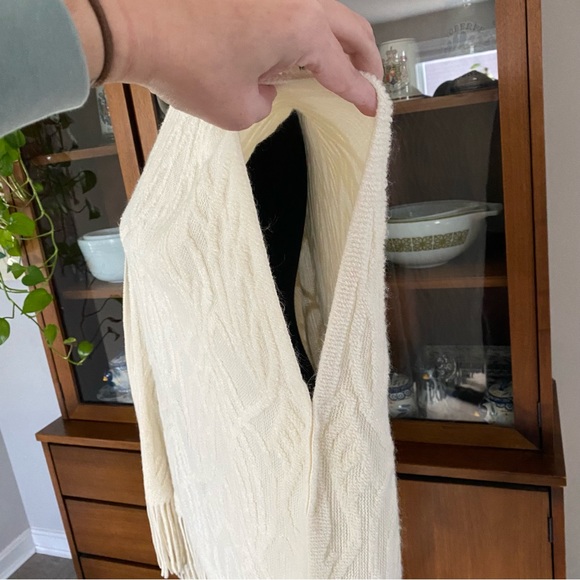 Do everything in Love Brand Open Knit Kimono with Fringe Tassels - Picture 4 of 7